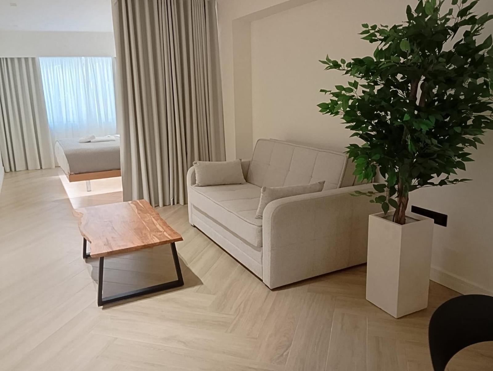 Апарт готель Triple A - Near Ermou Shopping Street - Family Hospitality - Free Parking! Афіни Екстер'єр фото